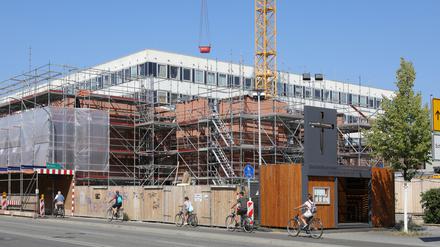 Der Garnisonkirchturm wächst an der Breiten Straße schon in die Höhe.