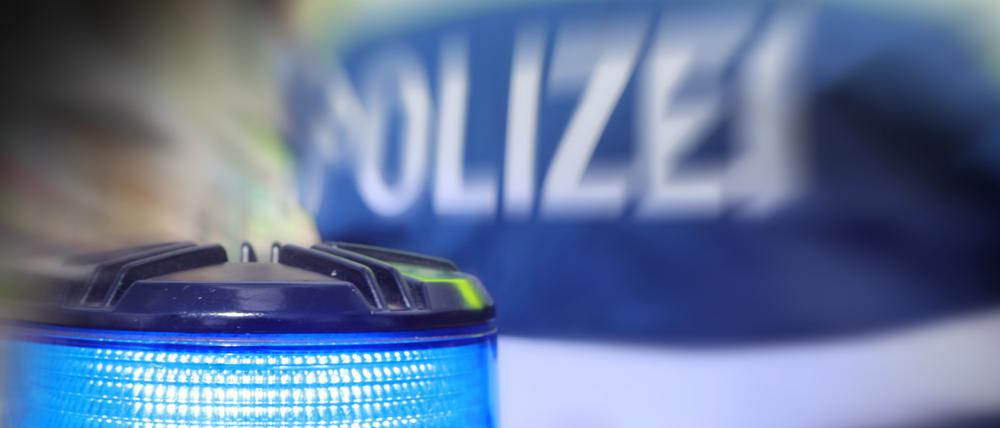 Polizei wird zum Einsatz vor einem Supermarkt gerufen.