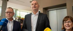 Michael Stübgen, kommissarischer Landesvorsitzender der CDU (l.), Dietmar Woidke (SPD), Ministerpräsident von Brandenburg, und Ursula Nonnemacher, Spitzenkandidatin der Brandenburger Grünen, nach dem Sondierungsgespräch.