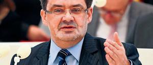 Kein Klimakönner? Brandenburgs Umweltminister Jörg Vogelsänger (SPD), hier auf einem Archivbild bei einer Landtagssitzung, hat 2004 den Nachhaltigkeitsbeirat aufgelöst. Schon damals forderten Klimaforscher besseren Klimaschutz. Foto: B. Settnik/dpa
