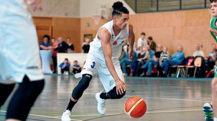 Eine Etage höher geht’s weiter. Cliff Goncalo ist einer von vielen Spielern, die nach dem Regionalligaerfolg nun auch in der zweiten Liga beim mittelmärkischen Club spielen. 