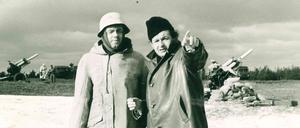 Joachim Kunert (r.) am Set der Seghers-Verfilmung von "Die Toten bleiben jung" 1968. 