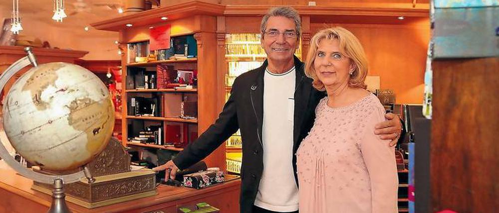 Ingo und Gabriele Müller in ihrem Geschäft „Müller’s Tintenfass“ in der Wilhelmgalerie.