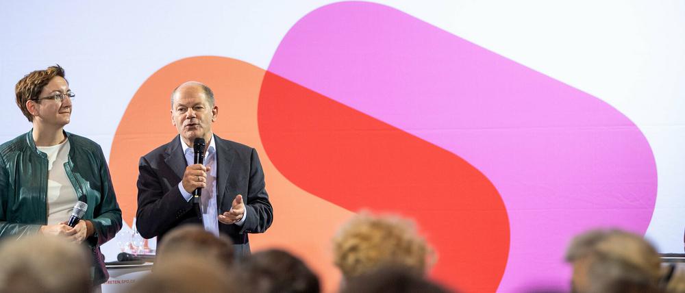 Das Kandidaten-Duo für den SPD-Bundesvorsitz, Klara Geywitz und Olaf Scholz, bei der SPD-Regionalkonferenz im Gebäude der Biosphäre Potsdam. 