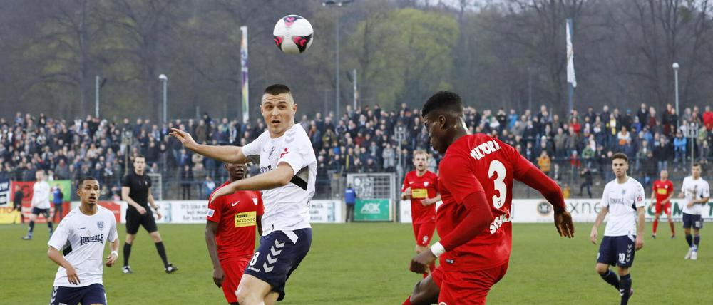 Rolle rückwärts. Bogdan Rangelovs (M.) Wechsel von Babelsberg nach Erfurt kam im Sommer nicht zustande.