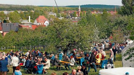 Viele Anlieger im Hohen Weg, direkt im Stadtzentrum von Werder, haben zum Baumblütenfest ihre Gärten geöffnet.