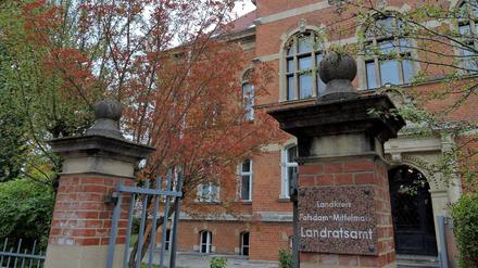 Im Landratsamt in Bad Belzig sind die Kreistagssitzungen. Das historische Gebäude bietet wenig Platz.
