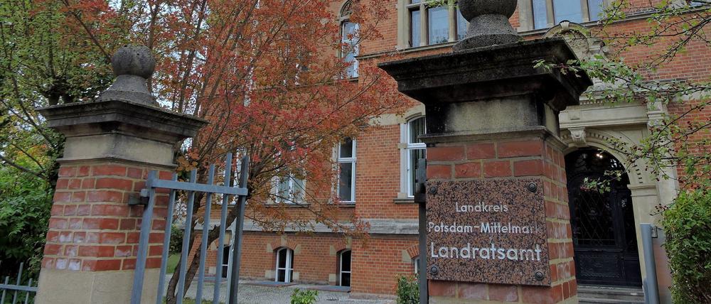 Im Landratsamt in Bad Belzig sind die Kreistagssitzungen. Das historische Gebäude bietet wenig Platz.