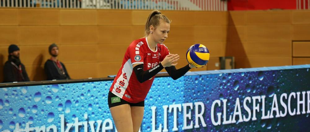 Ihre Spezialität. Antonia Stautz sorgt mit starken Aufschlägen für Druck.