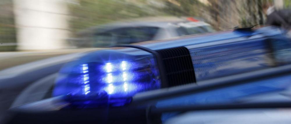Polizei mit Blaulicht (Symbolbild).