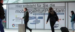 Umbau im Bahnhof. Hinter dieser Wand entsteht die neue Zentrale.