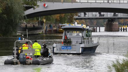 Die Neue Fahrt ist am Donnerstagnachmittag von 12 bis 16 Uhr für den (privaten) Schiffsverkehr gesperrt.