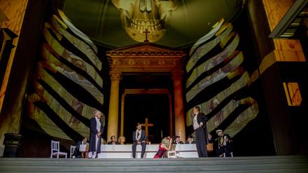 Die Installationen von Daniel Bandke sorgen für intensive Atmosphäre in der Nikolaikirche.
