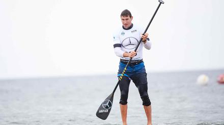 Er steht drauf. Sebastian Brendel beim SUP-Weltcup in Scharbeutz. 