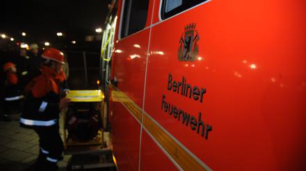 In zwei Berliner Bezirken ist es im Laufe der Nacht zu Brandstiftungen gekommen.