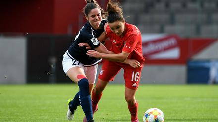 Sie kämpfen, aber siegen nicht. Turbine-Kapitänin Sarah Zadrazil (l.) verlor zuletzt gegen Lina Magulls FC Bayern München. 