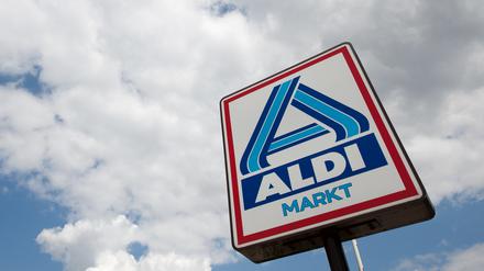 Aldi und Netto rufen nach einem Bakterienfund verschiedene Hähnchensalate zurück.