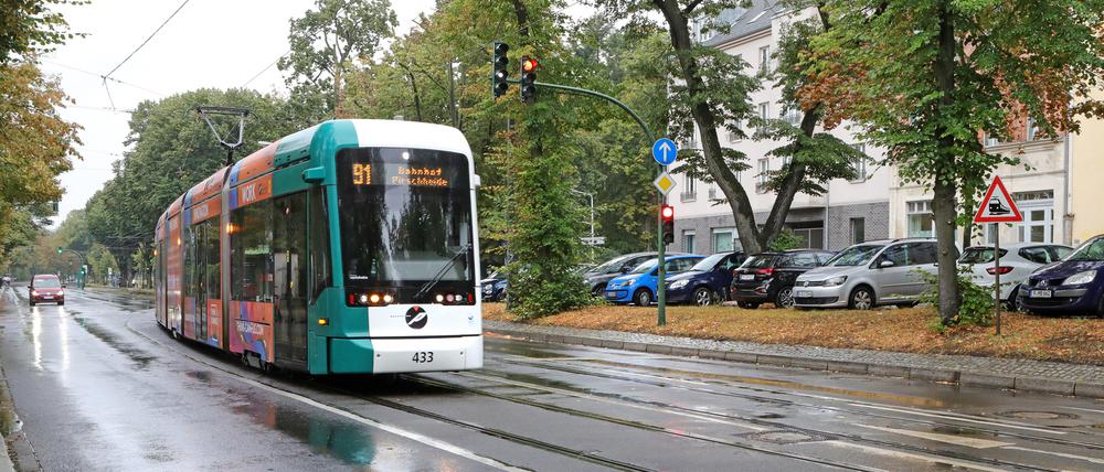 Die Tramtrasse in der Heinrich-Mann-Allee soll verlegt werden.
