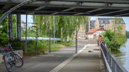 Der Uferweg zwischen Hauptbahnhof und Speicherstadt.