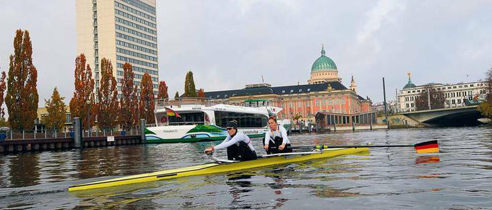 Von der Havel nach Tokio und Paris. Die Riemen-Frauen wie Melanie Göldner (l.) und Alyssa Meyer haben Olympia im Blick.