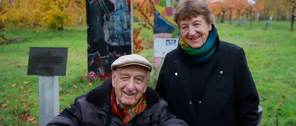 Gisela Meyer wohnte direkt an der Mauer in Berlin-Lichterfelde, Günter Duwe lebte auf der anderen Seite in Teltow.