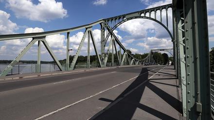Einen Tag nach dem Mauerfall wurde die Glienicker Brücke wieder für jeden geöffnet.