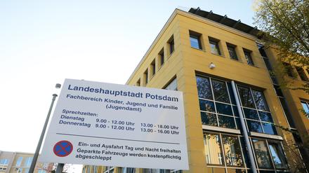 Die Stadt plant einen 24-Stunden-Bereitschaftsdienst für die Mitarbeiter im Bereich Kinderschutz.