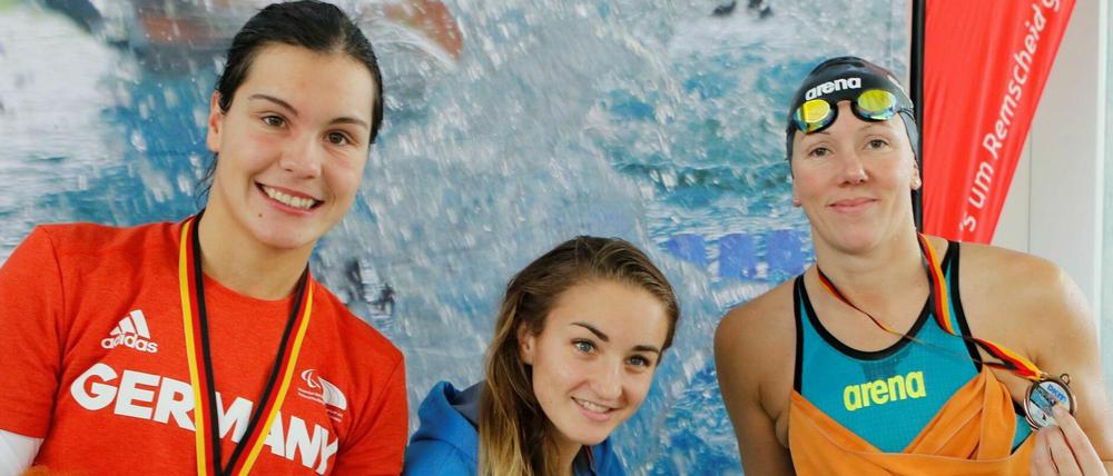 Die Potsdamerinnen Verena Schott (r.) und Gina Böttcher (l.) sowie Elena Krawzow aus Berlin knackten in Remscheid Weltrekorde.