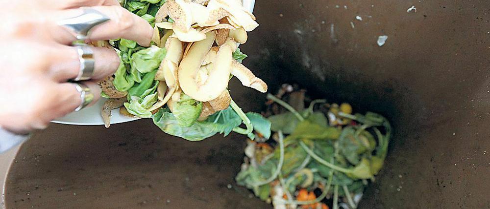 Bei frostigen Temperaturen sollte man sehr darauf achten, dass der Abfall nicht in der Tonne festfriert. Diese wird dann nämlich nicht geleert und bleibt voll - bis zum nächsten Abholtermin.