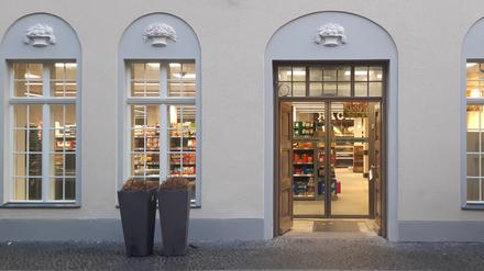 Am Freitag wurde noch im und am Geschäft gearbeitet.