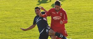 SVB-Spieler Ugurtan Cepni (r.) sah die Rote Karte, sein Kollege Noah Awassi musste mit Gelb-Rot vorzeitig vom Platz.