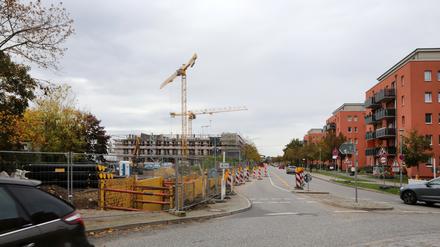 Zwischen Bahnhofspassagen, Babelsberger Straße und Kreisverkehr werden drei Viergeschosser gebaut.