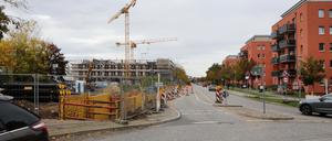 Zwischen Bahnhofspassagen, Babelsberger Straße und Kreisverkehr werden drei Viergeschosser gebaut.