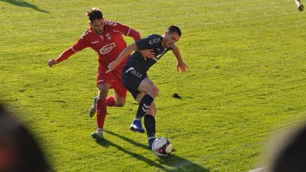 Um aus der Abstiegszone zu klettern, müssen die Babelsberger (Bogdan Rangelov/r.) mit großem Einsatz agieren.
