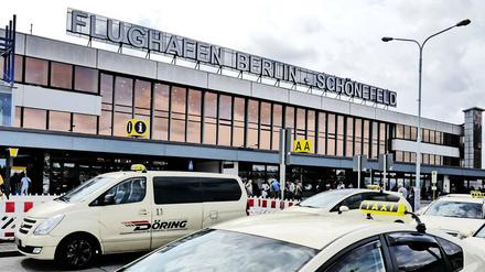 Der Betrieb am Flughafen Schönefeld ruhte kurzzeitig.