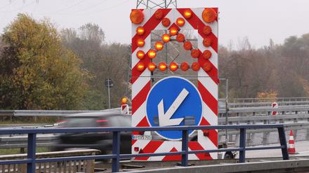 Auf der L40 laufen derzeit die Vorbereitungen für den Brückenabriss.