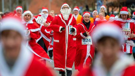 Das Nikolauskostüm war beim Lauf in Michendorf Pflicht.