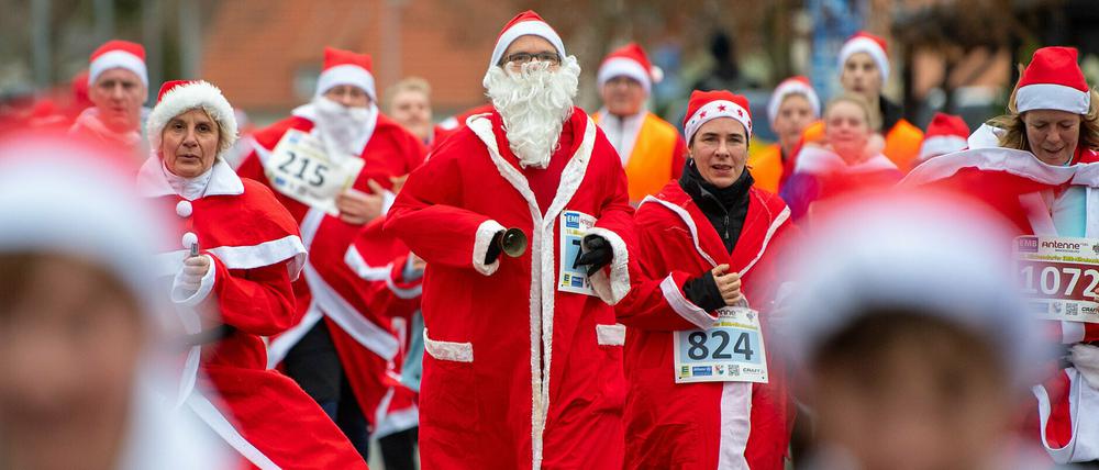 Das Nikolauskostüm war beim Lauf in Michendorf Pflicht.