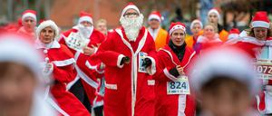 Das Nikolauskostüm war beim Lauf in Michendorf Pflicht.