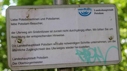 Hinweisschild der Stadt im Sommer 2016.