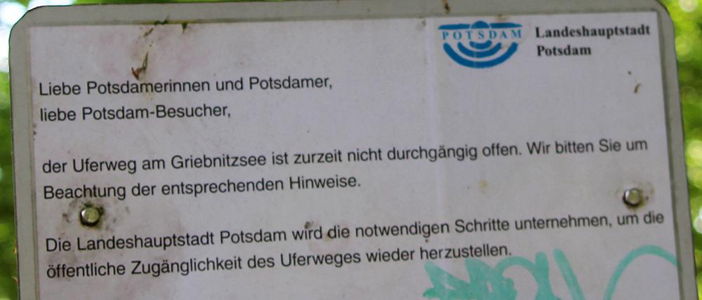 Hinweisschild der Stadt im Sommer 2016.