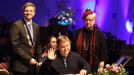 Beim vergangenen Neujahrsempfang schrieb Lutz Boede ins Goldene Buch der Stadt Potsdam.