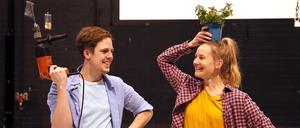 Paul Sies und Tina Schorcht haben viel Spaß bei den Proben.