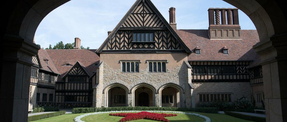 Das Schloss Cecilienhof im Neuen Garten in Potsdam.