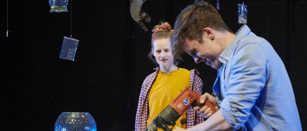 Tina Schorcht und Paul Sies spielen die Teenager glaubwürdig.