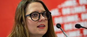 Anja Mayer, die Landesvorsitzende der Partei Die Linke beim Landesparteitag in Potsdam.