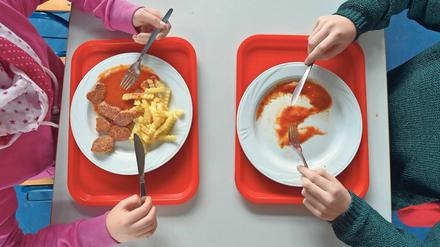 Viele Eltern müssen sich darauf einstellen, dass das Schulessen teurer wird.