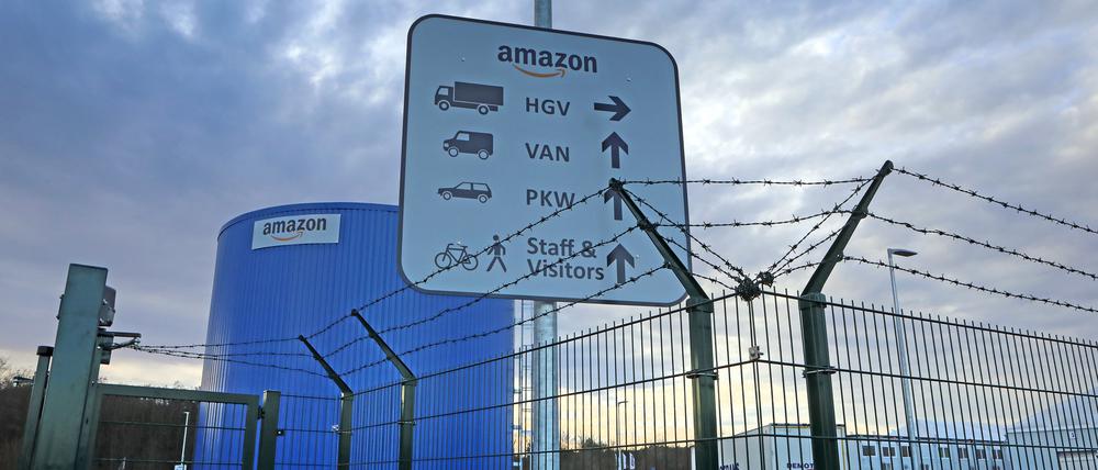 Der Amazon-Standort in Werder ist gut gesichert. Der Internetriese hat am Standort 130 Mitarbeiter, dazu kommen etwa 280 Fahrer von Fremdfirmen.