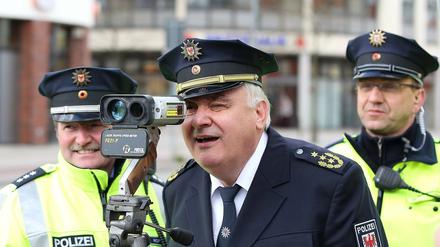 Der scheidende Polizeipräsident Hans-Jürgen Mörke war oft selbst vor Ort - auch beim Blitzermarathon.
