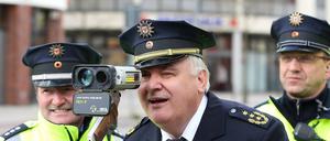 Der scheidende Polizeipräsident Hans-Jürgen Mörke war oft selbst vor Ort - auch beim Blitzermarathon.
